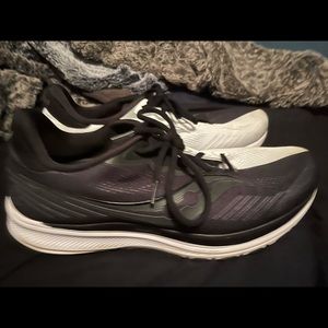 Saucony Ride 14 Size 11.5 black and white